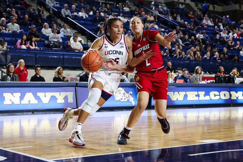 UConn women’s basketball opens season by routing Louisville