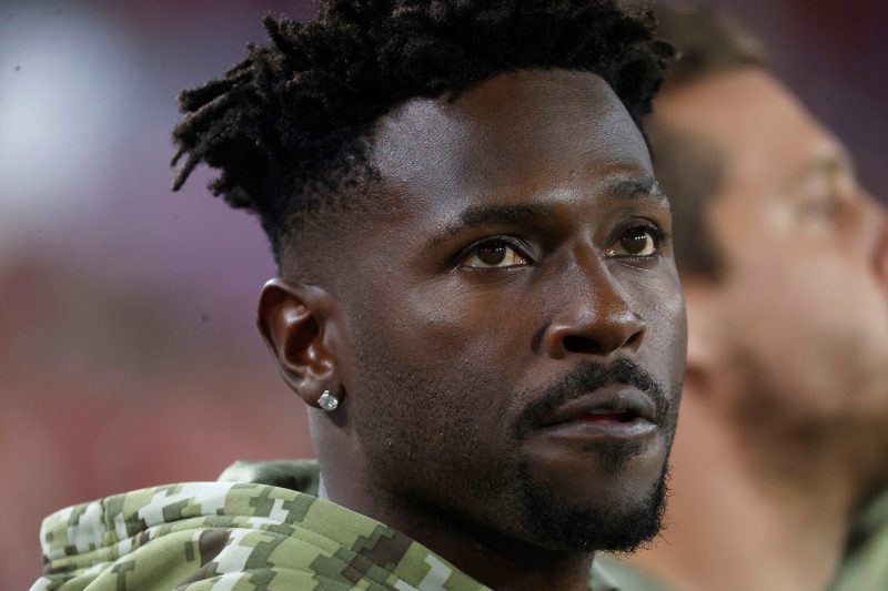 Antonio Brown posts bail, agrees to house arrest